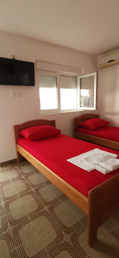 Sobe I Apartmani Marovic Petrovac Екстер'єр фото